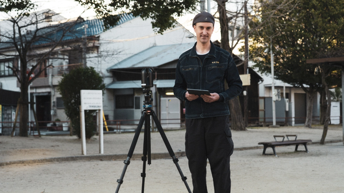 daniel-john-brown-operating-a-leica-blk-g1